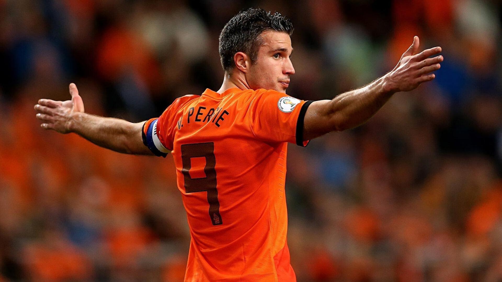 同传设备突发魔音 场边教练齐沃受惊瞬间引爆笑点