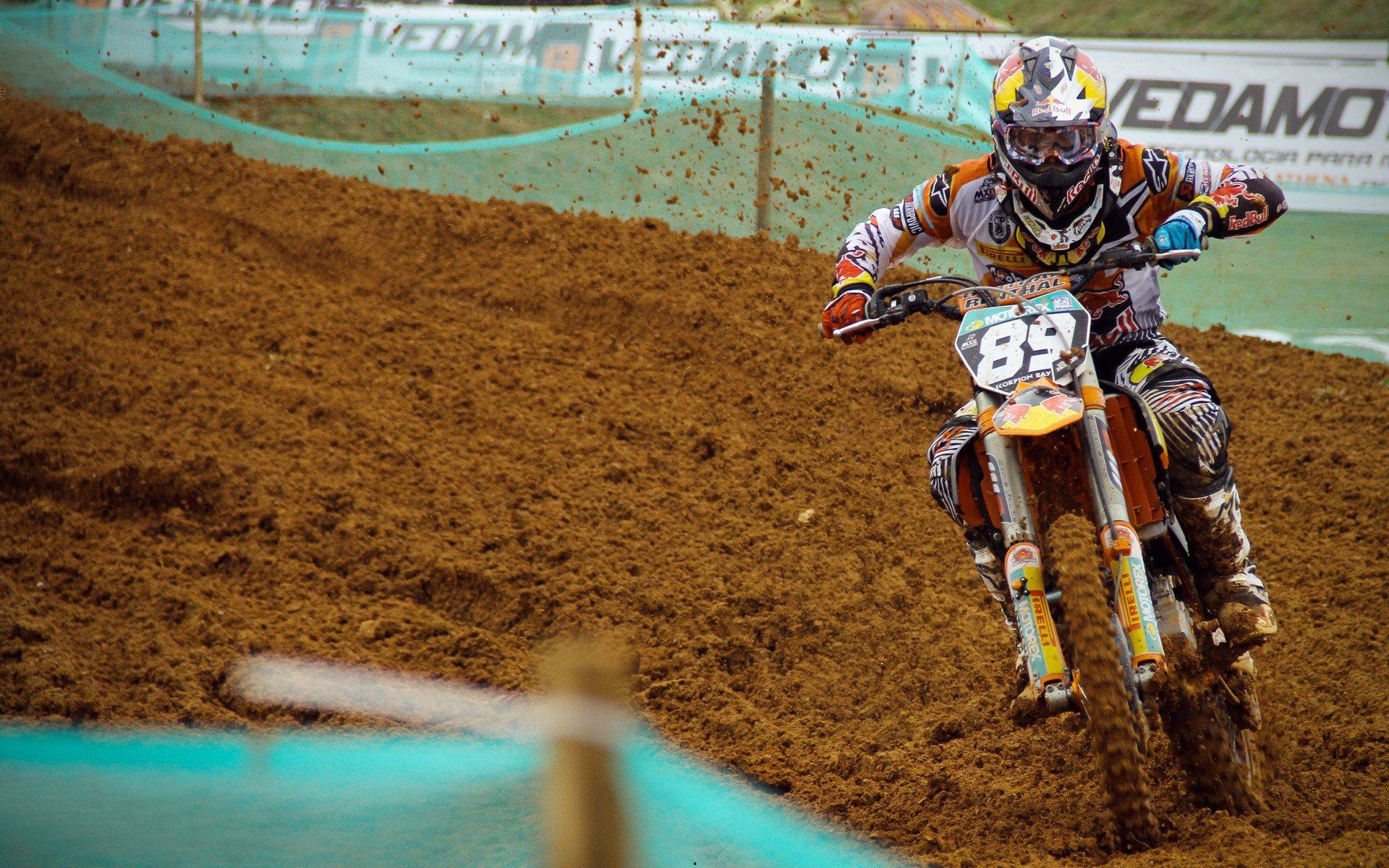 马德兴直击，阿联酋备战高强度，U22男足一日三练，将与吉尔吉斯、伊朗过招